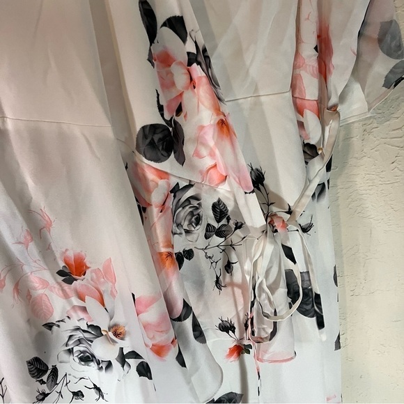 City Chic Lotus Lust Floral Maxi Dress in Ivory - Picture 7 of 15